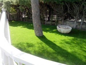 cesped-artificial-jardin-chalet-11